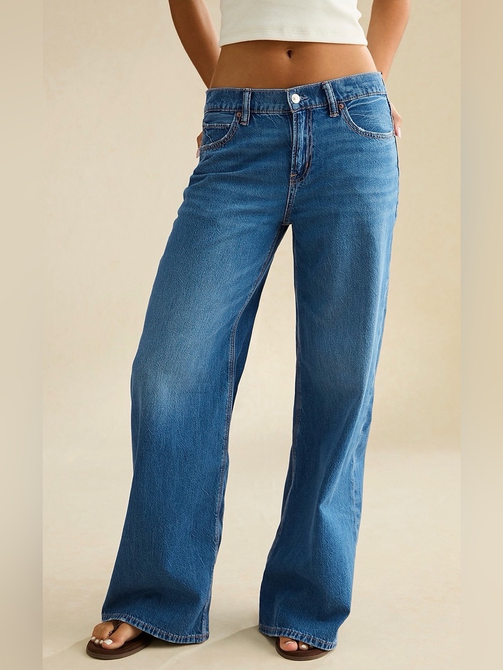 American Eagle Outfitters Dreamy Drape Wide-Leg Jeans in Medium Wash NEW